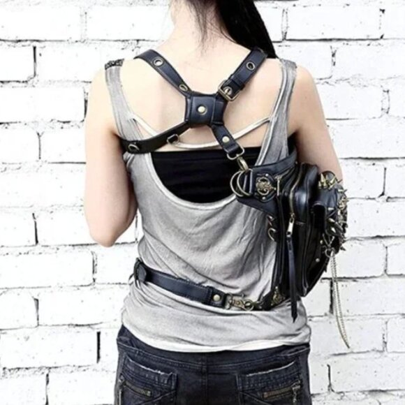 𝅺BLACK Leather Skull Waist Bag Fanny Pack Gothic Shoulder Bag Biker Rocker NWT - Picture 4 of 7